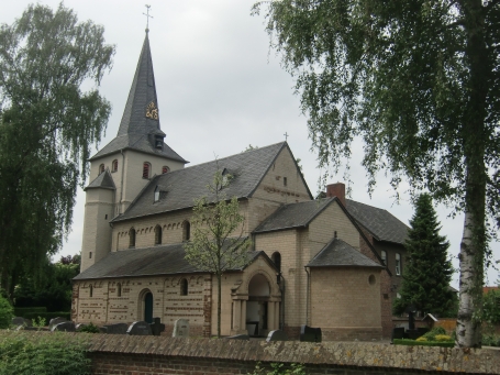 Wassenberg-Ophoven : Marienstraße, kath. Kirche St. Mariä Himmelfahrt